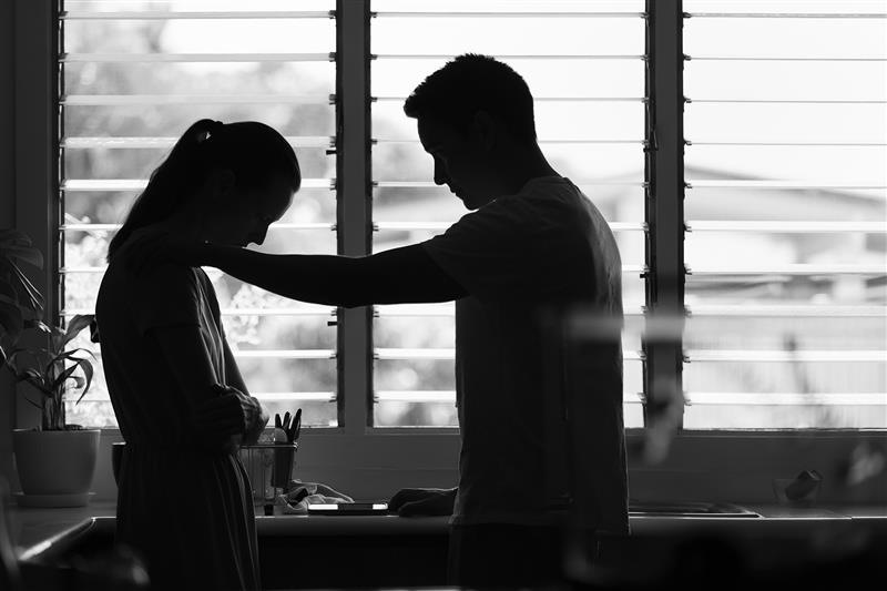 luto perinatal - casal tentando ressignificar suas vidas